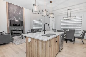 Interior - Kozy In Keswick (Upper Suite) (Edmonton)