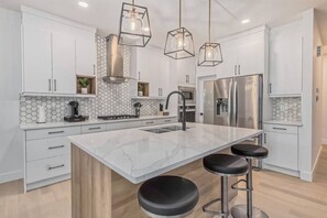 Fridge, microwave, oven, stovetop - Kozy In Keswick (Upper Suite) (Edmonton)