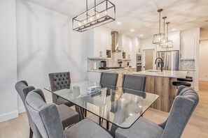 Dining - Kozy In Keswick (Upper Suite) (Edmonton)