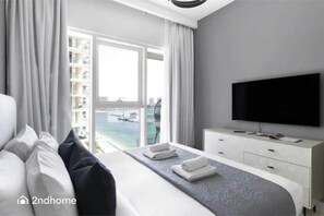 2 bedrooms - Serene and Light Living in Sunrise Bay - 660 (Dubai)