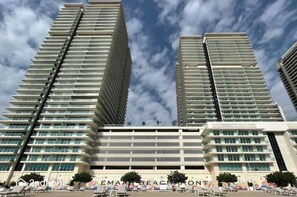 Exterior - Serene and Light Living in Sunrise Bay - 660 (Dubai)