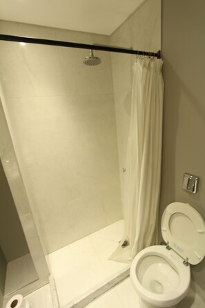 Apartemen Kota | Kamar mandi