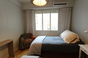 1 habitación, tabla de planchar con plancha y wifi gratis 