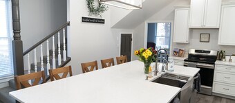 Less than 10 minutes to Zion Nat'l Park Entrance, Newly renovated B&B in quiet town, with private en suite bathroom with e-bikes available for rental.