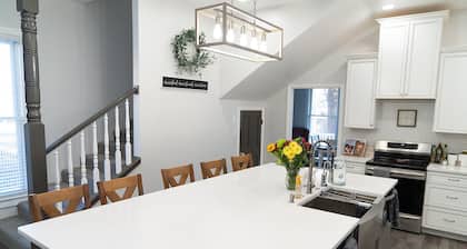 Less than 10 minutes to Zion Nat'l Park Entrance, Newly renovated B&B in quiet town, with private en suite bathroom with e-bikes available for rental.