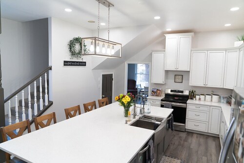 Less than 10 minutes to Zion Nat'l Park Entrance, Newly renovated B&B in quiet town, with private en suite bathroom with e-bikes available for rental.