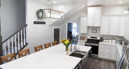 Less than 10 minutes to Zion Nat'l Park Entrance, Newly renovated B&B in quiet town, with private en suite bathroom with e-bikes available for rental.