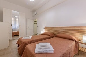 2 室のベッドルーム、アイロン / アイロン台、WiFi、ベッドシーツ
