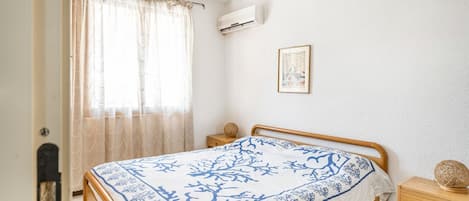 2 bedrooms, iron/ironing board, Internet