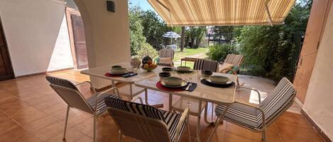 Outdoor dining