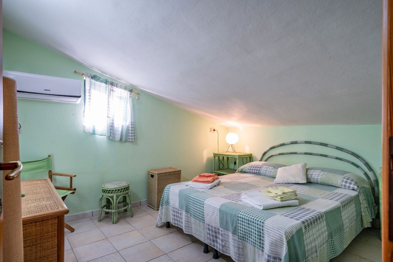 2 slaapkamers, een strijkplank/strijkijzer, beddengoed