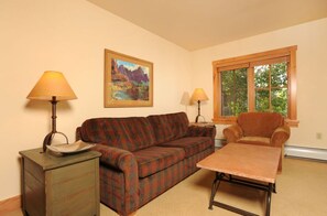 TV, fireplace, DVD player - Hideaway for 4 | Prime Location, Exclusive Privacy (Keystone)
