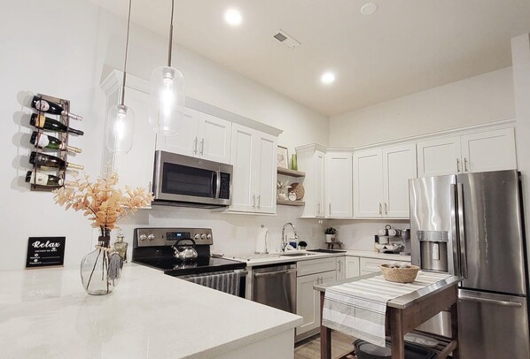 Microwave, oven, stovetop, dishwasher - NEW Stylish Getaway Condo- 5 mil to Uptown/3 Smart TV's! (Charlotte)