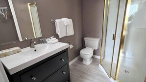 Unclassified image, 2 of 8, button - Hotel Style 1 Bedroom & Bathroom (Fernie)