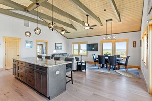 Dining - Lighthouse Lodge- Ocean Isle Beach (Ocean Isle Beach)