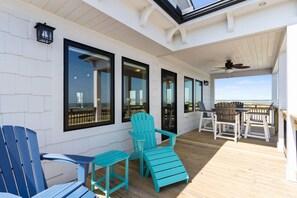 Outdoor dining - Lighthouse Lodge- Ocean Isle Beach (Ocean Isle Beach)
