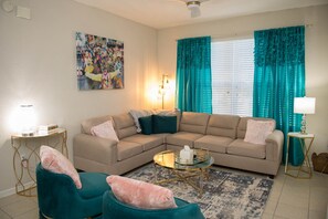 Smart-TV, Kamin, Bücher