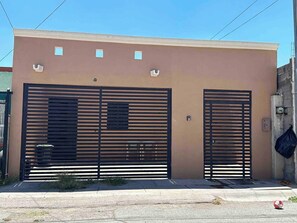 Exterior - Bonita casa dos recamaras una planta cochera Wifi
 (Chihuahua)