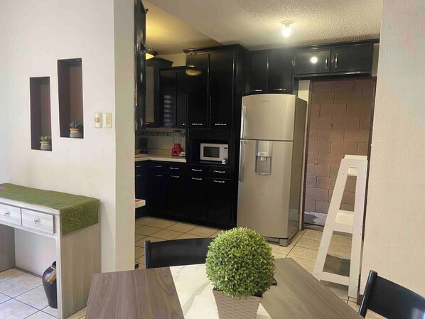 Private kitchen - Bonita casa dos recamaras una planta cochera Wifi
 (Chihuahua)