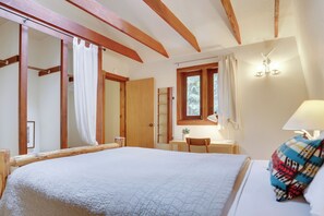 3 bedrooms, in-room safe, desk, iron/ironing board - Mt. Hood Alpine Chalet w/ hot tub, kid & dog friendly (Rhododendron)