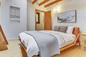 3 soverom, safe på rommet, skrivebord og strykejern/-brett