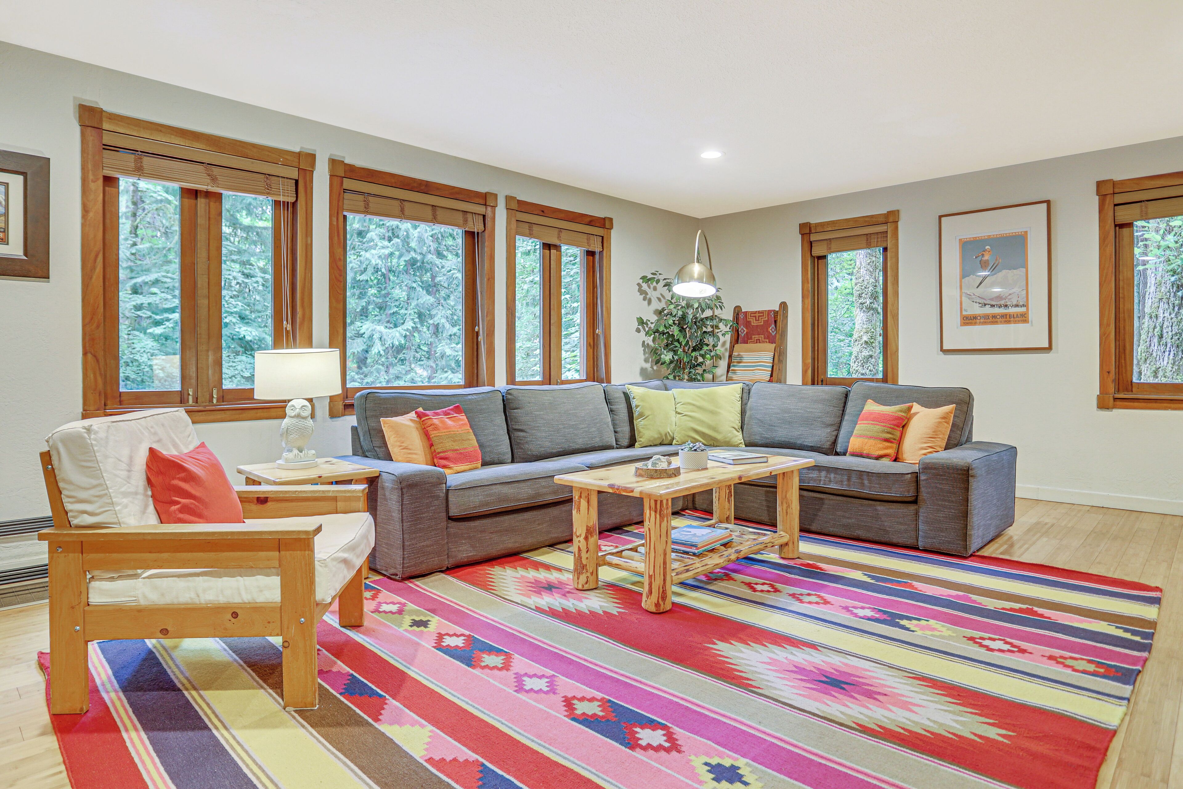 Smart TV, fireplace, DVD player, books