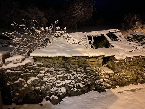 Casa Completa de 2 Pisos, com Cozinha em Open Space