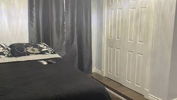 2 Schlafzimmer, BĂŒgeleisen/BĂŒgelbrett, WLAN, BettwĂ€sche