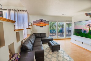 Smart TV, video games, music library, computer monitors - Family & Business: Fairchild AFB & Spokane Airport, #Golf, Casino, and Free WIFI (Spokane)