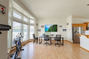 Business center - Family & Business: Fairchild AFB & Spokane Airport, #Golf, Casino, and Free WIFI (Spokane)