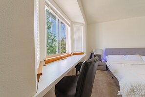 3 bedrooms, desk, iron/ironing board, travel cot