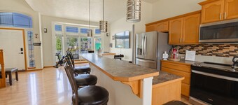 Family & Business: Near Spokane Airport, Fairchild AFB, & Northern Quest Casino