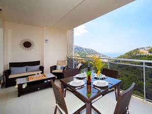 Outdoor dining - Cosy apartment for 4 people with WIFI, A/C, pool, TV and terrace (Altea)