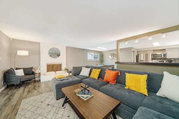 Smart TV, ping pong, books, computer monitors