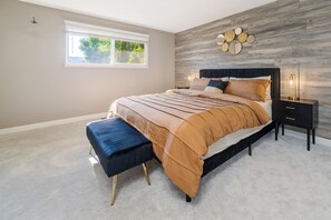 3 室のベッドルーム、デスク、アイロン / アイロン台、旅行用ベビーベッド