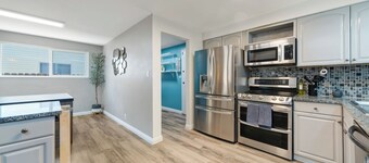 Modern Home in Reno w/PoolTable, HotTub.10 mins from Downtown!
