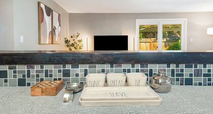 Modern Home in Reno w/PoolTable, HotTub.10 mins from Downtown!