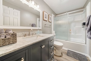Hair dryer, towels, soap, shampoo - Modern Home in Reno w/PoolTable, HotTub.10 mins from Downtown! (Reno)