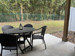 屋外ダイニングエリア