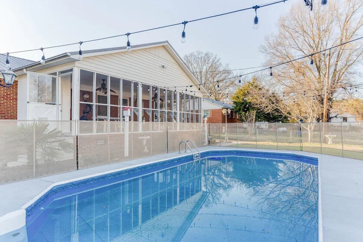 Modern Stay: Close to Hospital, Park & Recreation + amazing  hottub spa & pool