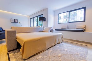 Appartement Exclusif | Coin séjour | TV connectée de 75 pouces avec chaînes numériques, enceintes connectées
