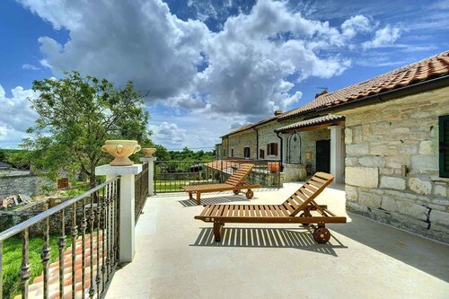 Villa with pool and volleyball court
