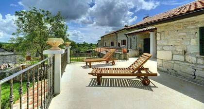 Villa with pool and volleyball court