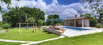 Villa with pool and volleyball court
