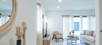 New Villa Serenity - 5 BR home for  big groups - Near Florida Keys