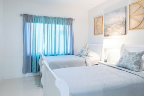 5 quartos, ferros/tábuas de passar roupa, Wi-Fi, roupa de cama