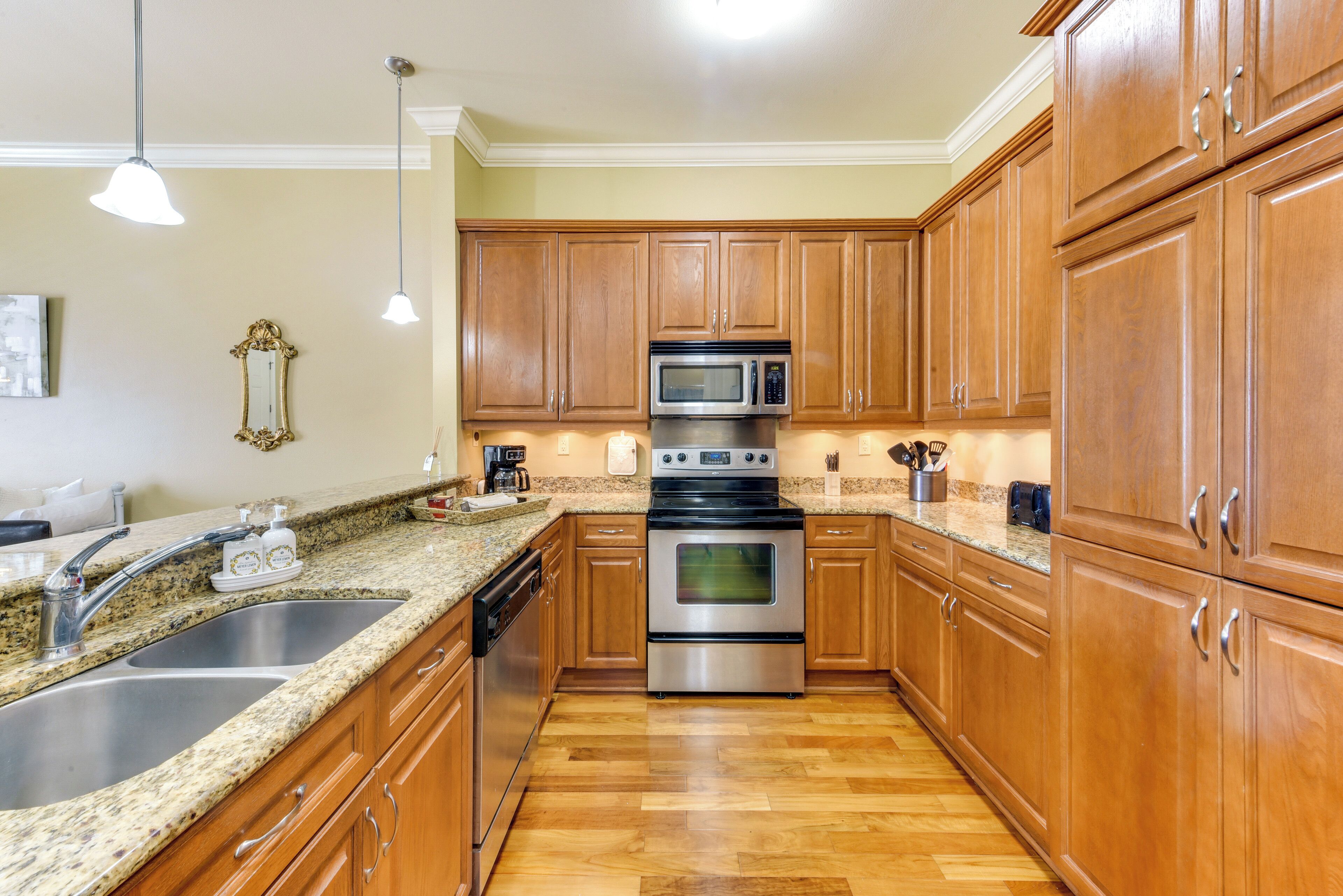 Lovely Baton Rouge Condo ~ 1 Mi to LSU