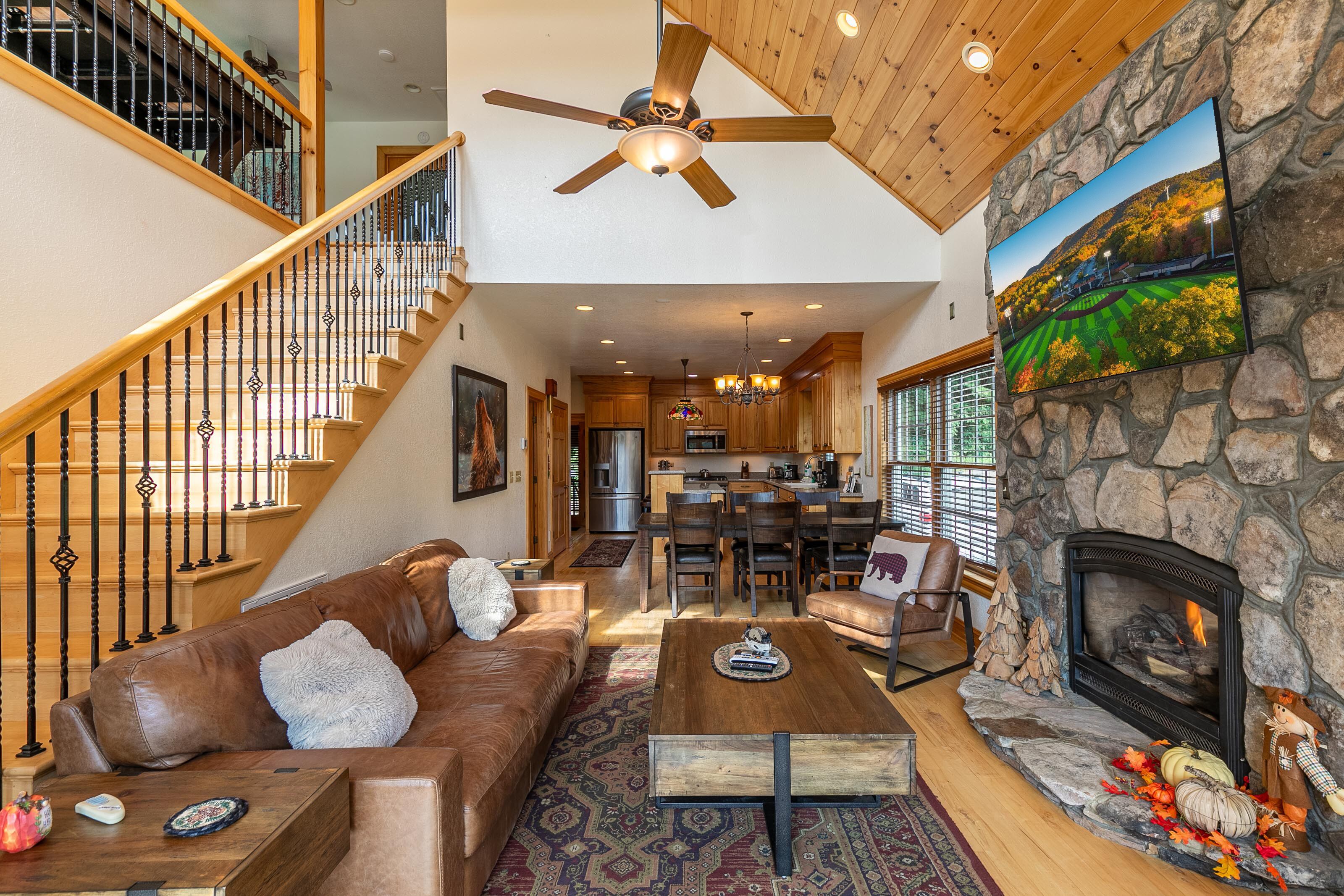 Lazy River Lodge - Riverfront home with fire pit, hot tub! Reviews