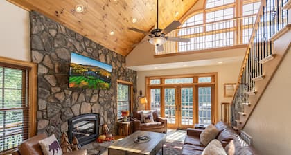 Lazy River Lodge - Riverfront home with fire pit, hot tub!