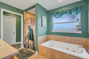 Ensemble douche/baignoire, baignoire Ă jets, sĂšche-cheveux
